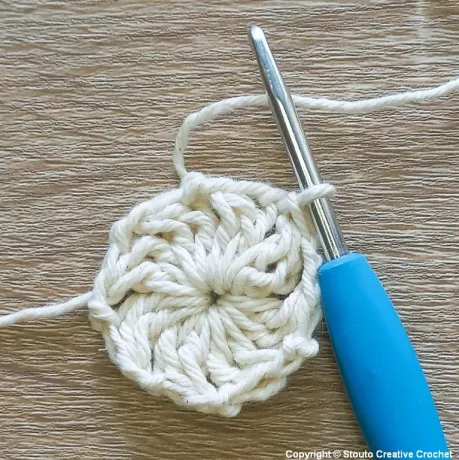 Round 1 of 8 petal African flower crochet square starting with a magic ring