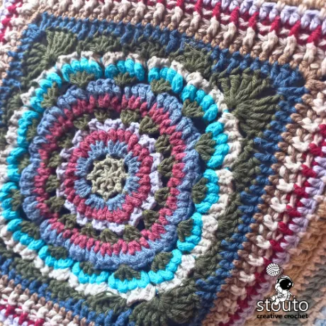 Free Pattern - Layered flower granny square 