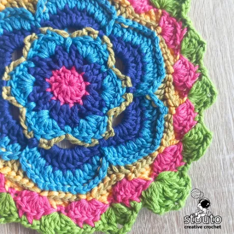 Corner formation beginning in round 10 of the Bold Buttercup crochet square
