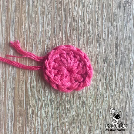 Bold Buttercup flower crochet square round 1 center worked in double crochet