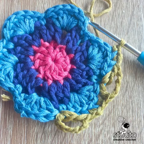 Round 4 petal shaping in the Bold Buttercup flower crochet square pattern