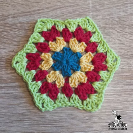 easy hexagon crochet square pattern - row 4
