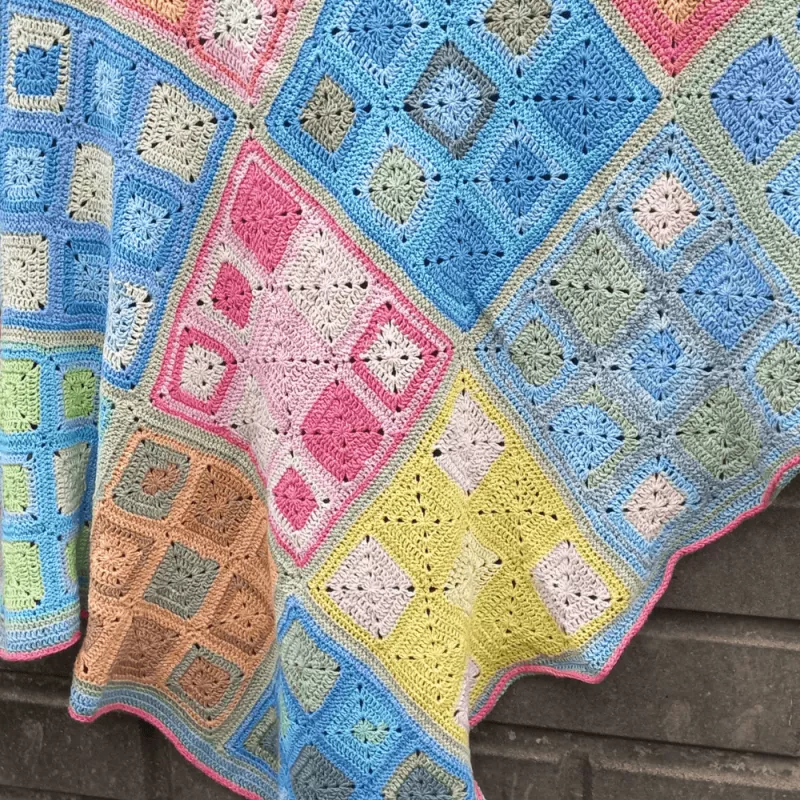 Easy Granny square blanket pattern with step by step instructions