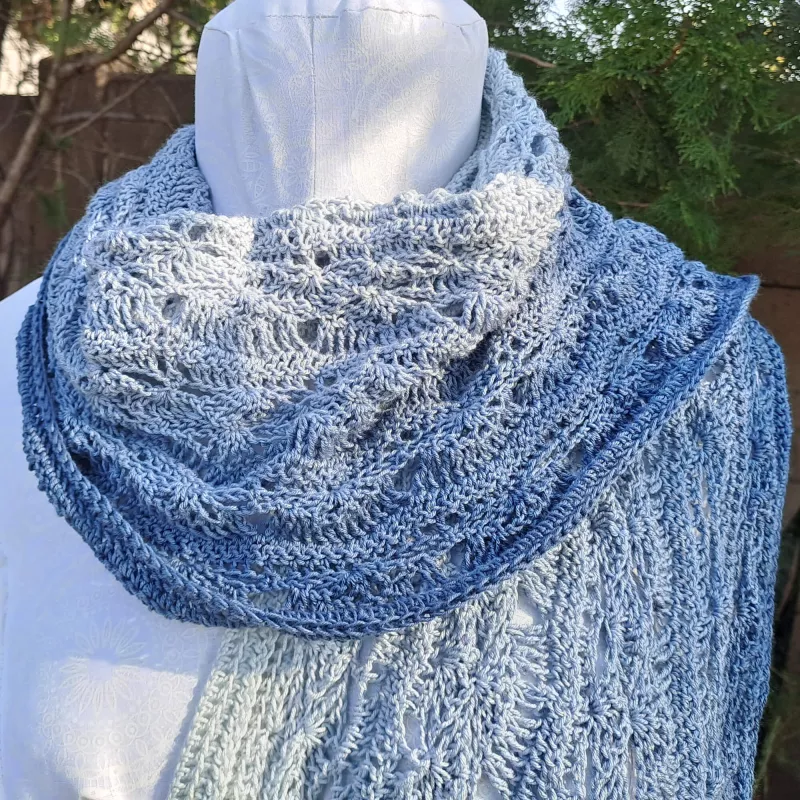 Easy free crochet scarf pattern for any season