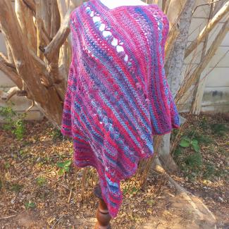 Outdoor fall winter crochet women poncho pattern perfect for striped yarn 