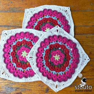 Easy round crochet flower blanket square – Growing Daisy Granny Square 