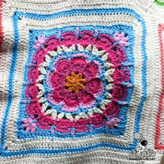 Boxed Flower Squares Crochet Blanket : Square Four (Free Pattern) 