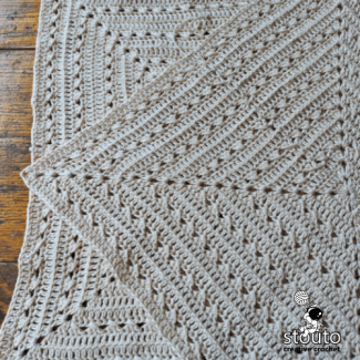 Beginner-friendly crochet blanket pattern using repeating double crochet rounds