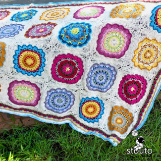 Beginner-friendly flower crochet blanket pattern with step-by-step photos
