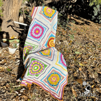 Big crochet flower squares for a Boxed Flower granny square blanket