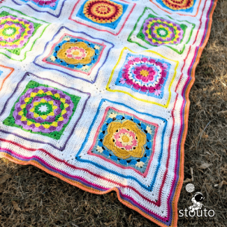 Crochet granny square blanket with Boxed Flower pattern