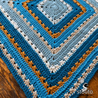 Easy beginner crochet pattern, easy one-square growing blanket