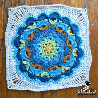 Big crochet flower square inspired by Forget Me Not flowers