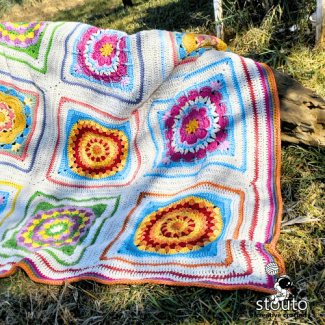 Large granny square design used in the Boxed Flower blanket