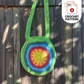 Crochet beach bag pattern with woven texture and colourful rainbow design