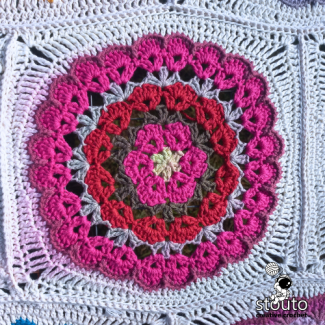 SQ01 crochet square from the Flower Pot Granny Square Blanket Pattern
