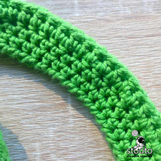 Colourful round crochet market bag with reinforced strap