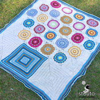 Easy to follow pattern instructions and pattern notes for the Flower Pot granny squares blanket