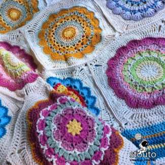 Be inspired by bold flower granny sqauares in a moder flower pot design