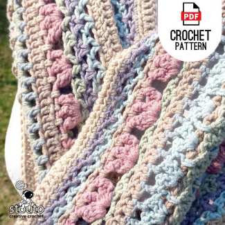 You cozy chunky yarn to create a beautiful crochet scarf