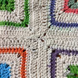 No ridge crochet square join