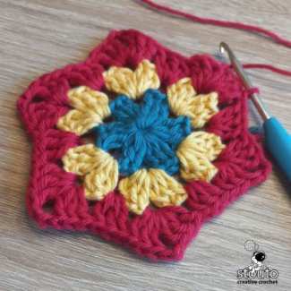 easy hexagon crochet square pattern - row 3