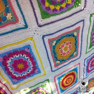 Join crochet flower blocks together