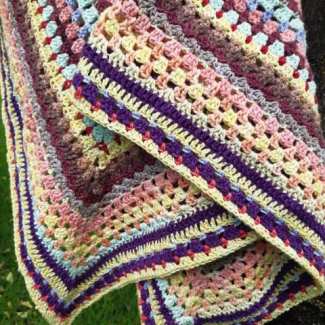 textured granny square blanket edging