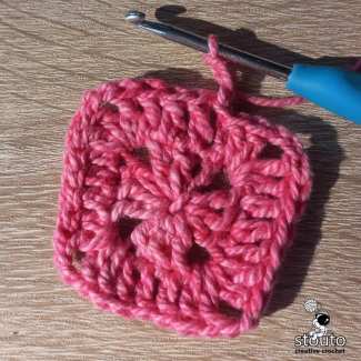 Crochet double crochet stitch granny square round 2