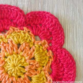 Big Flower Crochet Squares Steps Round 06