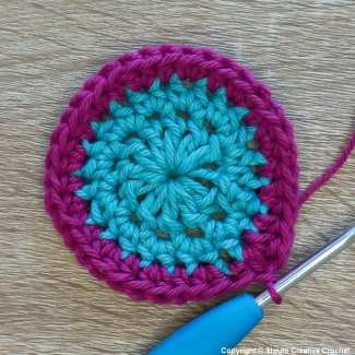 Center stage bold large flower granny square pattern Round 3