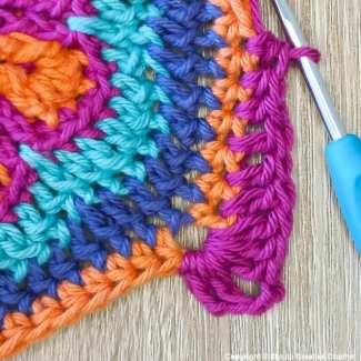 Center stage large flower crochet square pattern round 13