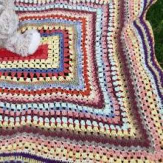 Continuous granny square blanket, just repeat pattern to grow blanket