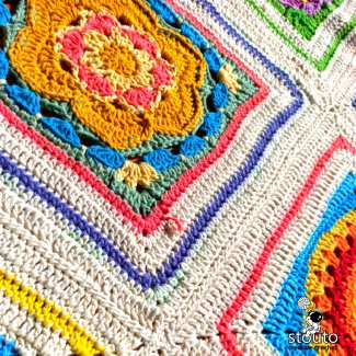 Crochet flower thicker border