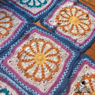 Layout the flower squares which suits you.