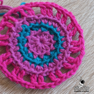 Daisy Style TexturedDaisy Styled Granny Square Pattern - Free Pattern - Rounds 4