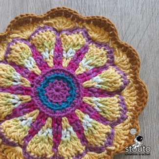 Daisy Style TexturedDaisy Styled Granny Square Pattern - Free Pattern - Round 14 - full Petals