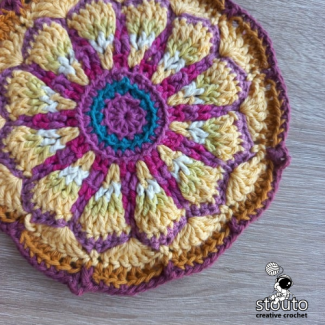 Daisy Style TexturedDaisy Styled Granny Square Pattern - Free Pattern - Round 15