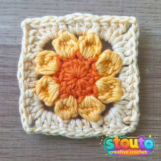 Step by step Small crochet flower granny square