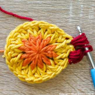 Crochet flower square tutorial Row 03