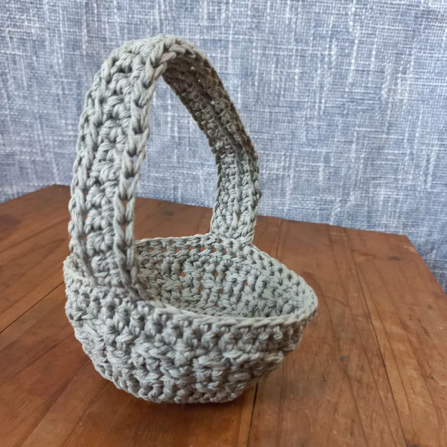 Mini crochet basket basketweave pattern