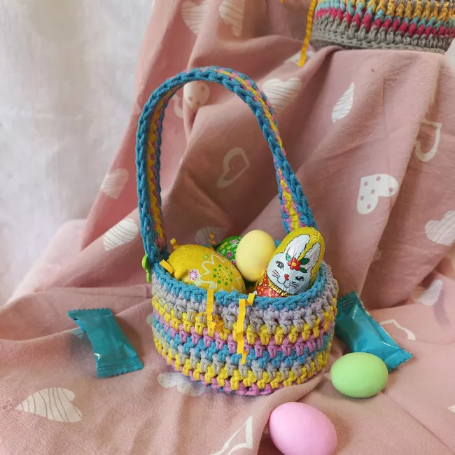 Easter-egg-striped-basket-pattern-mini
