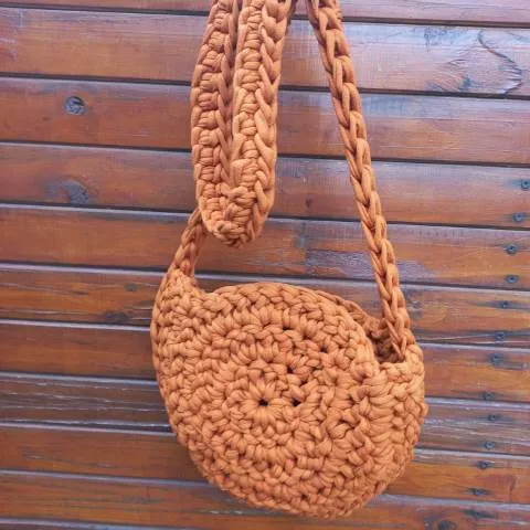 Back of chunky crochet crossbody bag in burnt orange 