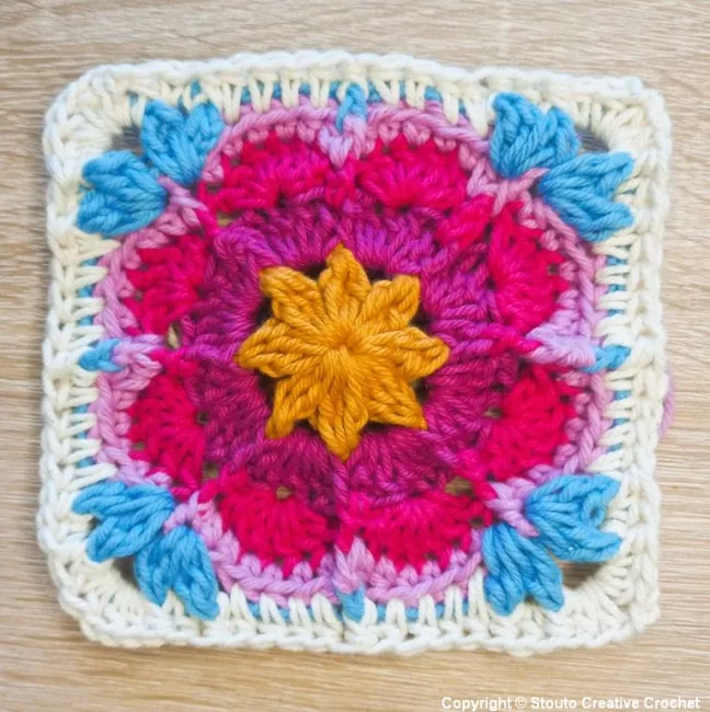 Make 10 small flower granny squares for Large tote bag pattern