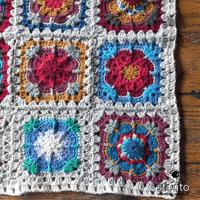 Easy Small Granny Square Blanket Pattern – 4 Flower Motif
