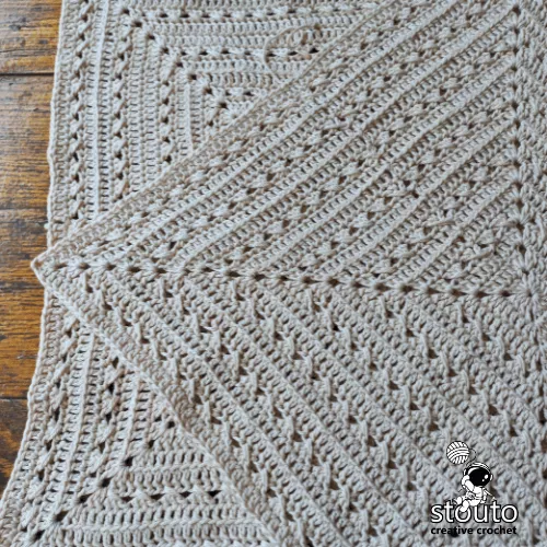 Beginner-friendly crochet blanket pattern using repeating double crochet rounds