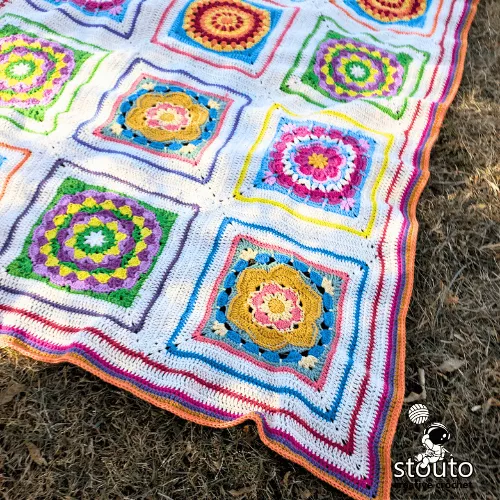 Crochet granny square blanket with Boxed Flower pattern