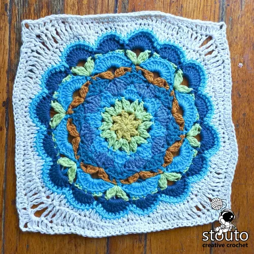 Big crochet flower square inspired by Forget Me Not flowers