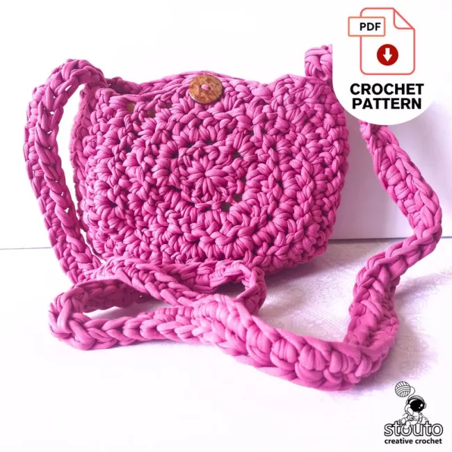 Easy chunky wines handbag pattern included in pattern bundle