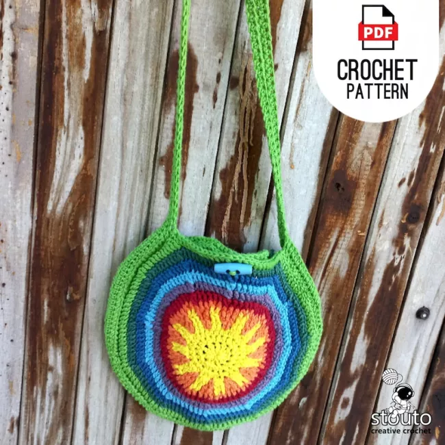 Easy crochet tote bag pattern with adjustable strap and round sun panel